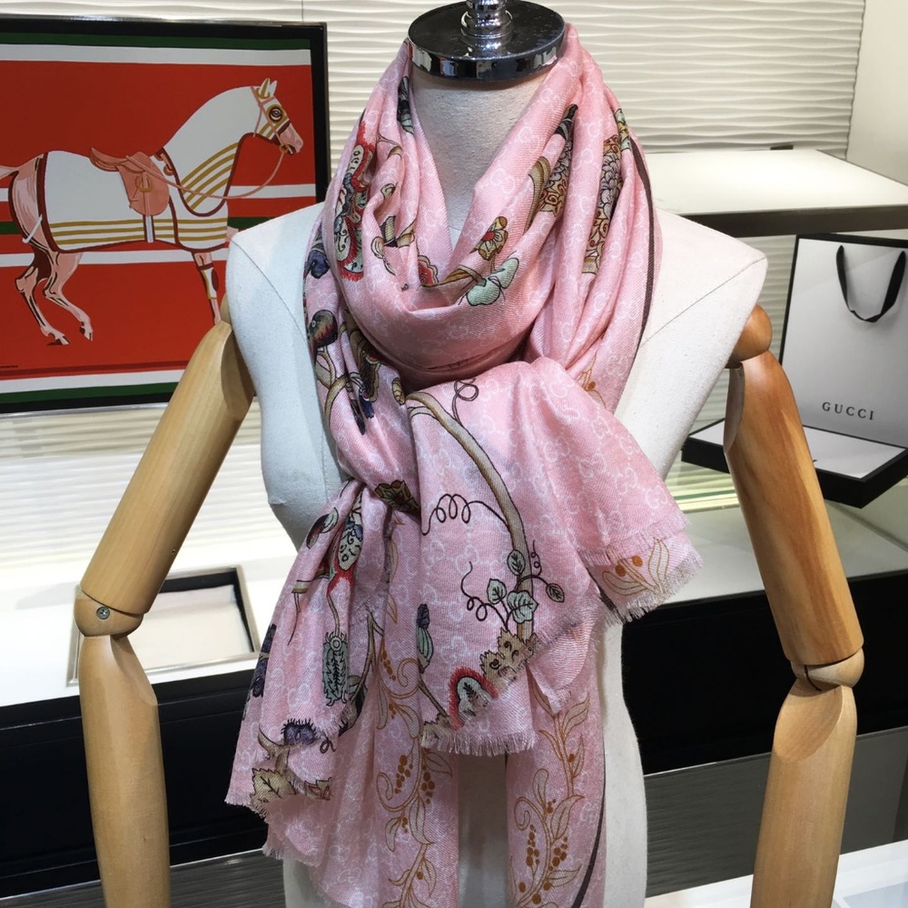 Scarfs - Picture 2 of 3